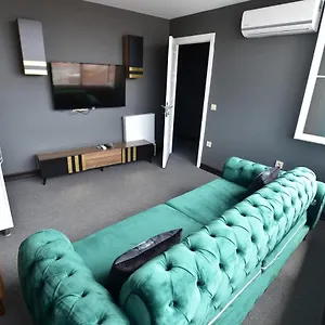  Apartment Lara